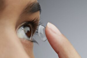 ¿Se puede dormir con lentillas?