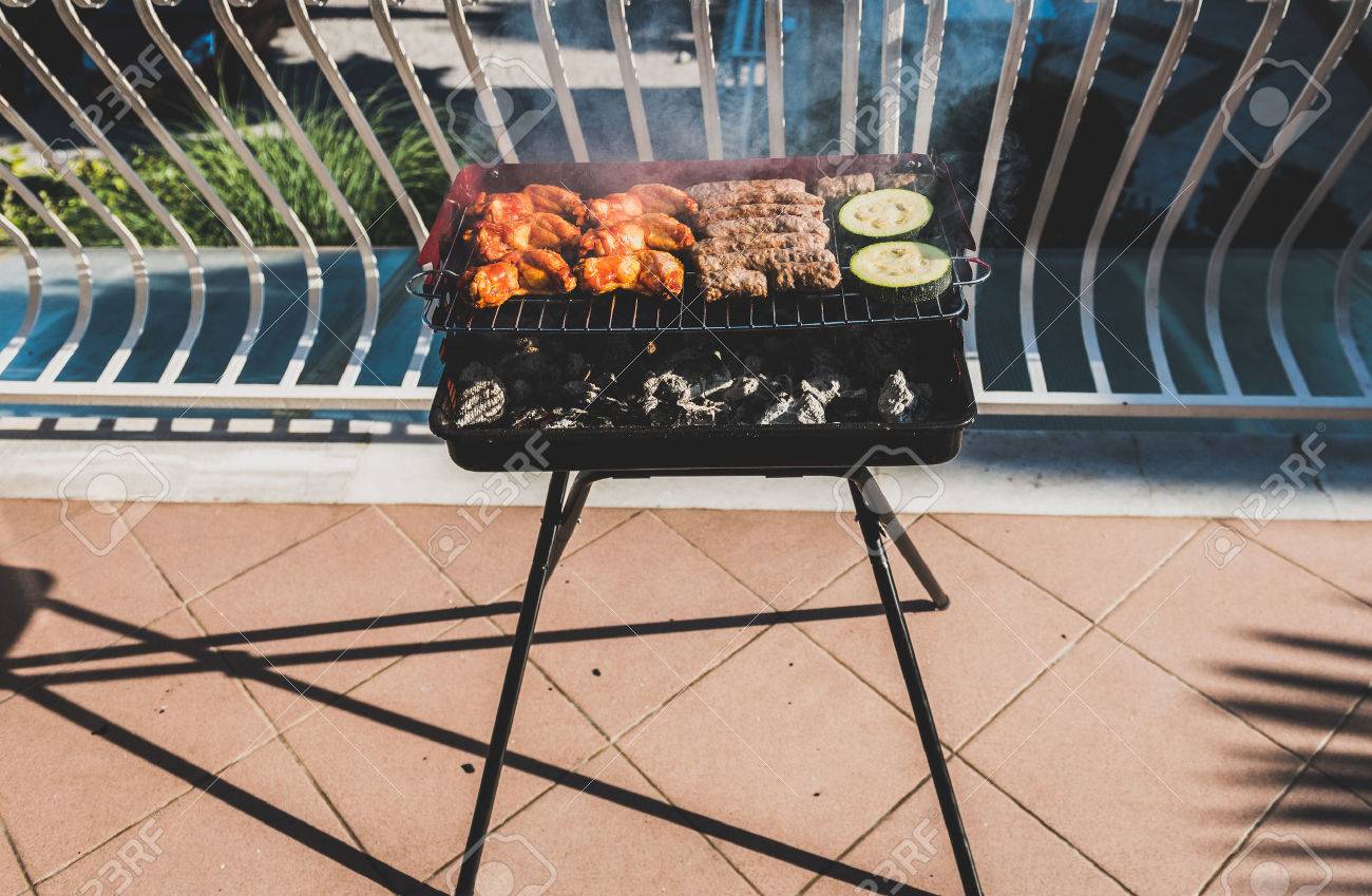 se puede hacer barbacoa en el balcón