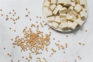 ¿Se puede comer tofu crudo?